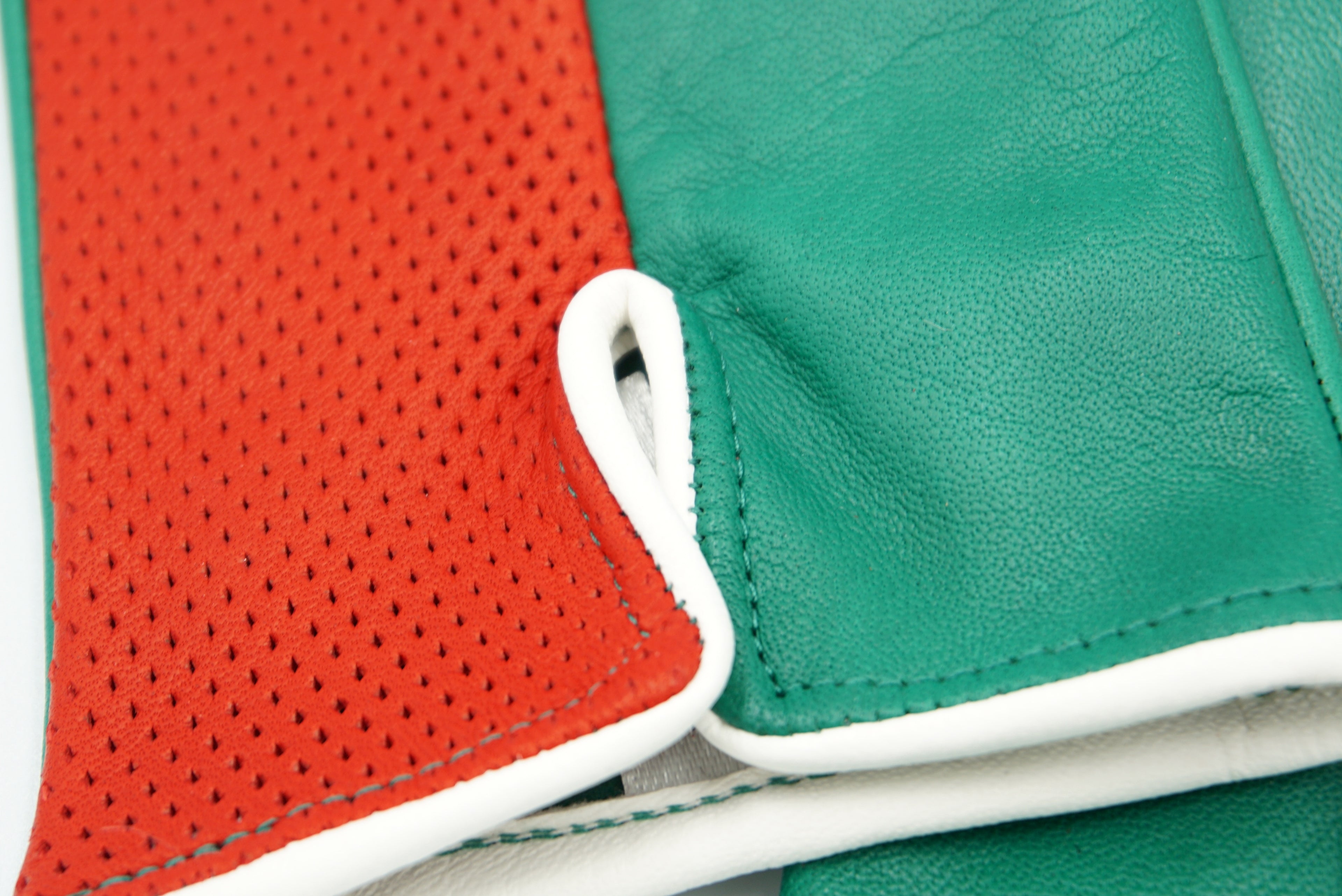 Masullo1932 guanto da donna Emblema in nappa ovina con dettaglio tricolore italiano, vista 2