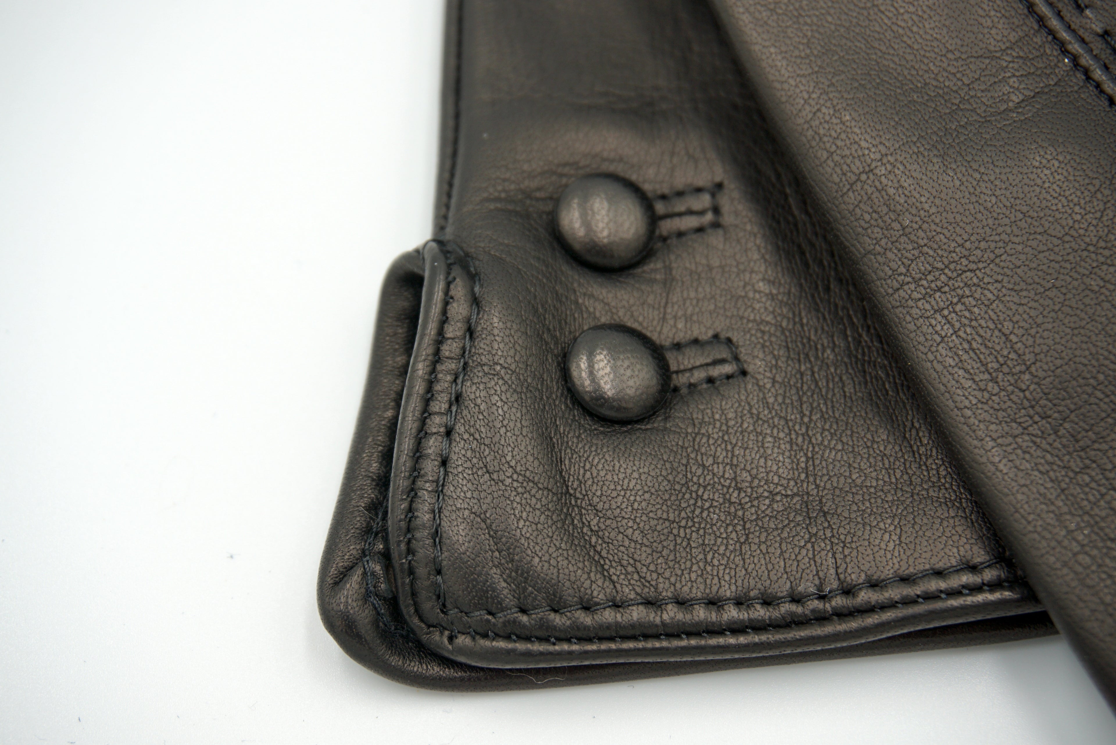 Masullo1932 guanto formale da donna Udienza in nappa ovina con chiusura a due bottoni, vista 2